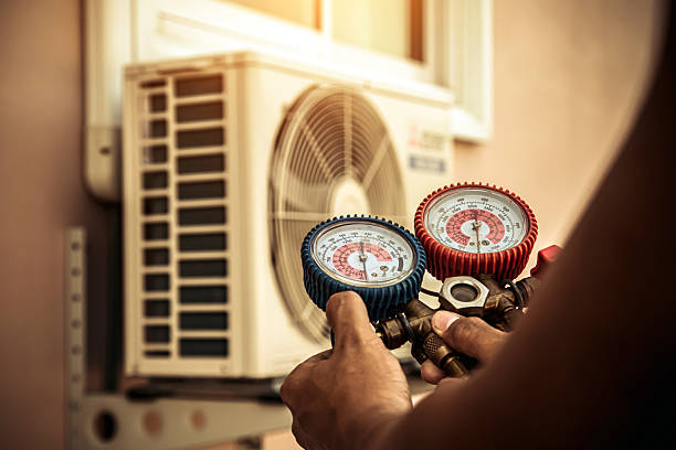Professional Hvac technician working in Uniontown, KY